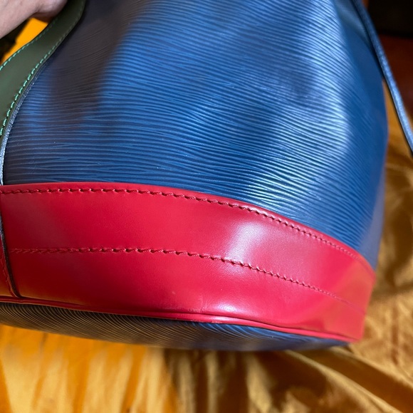 Authentic Louis Vuitton GM Epi Color Block Bucket Bag - Picture 5 of 16